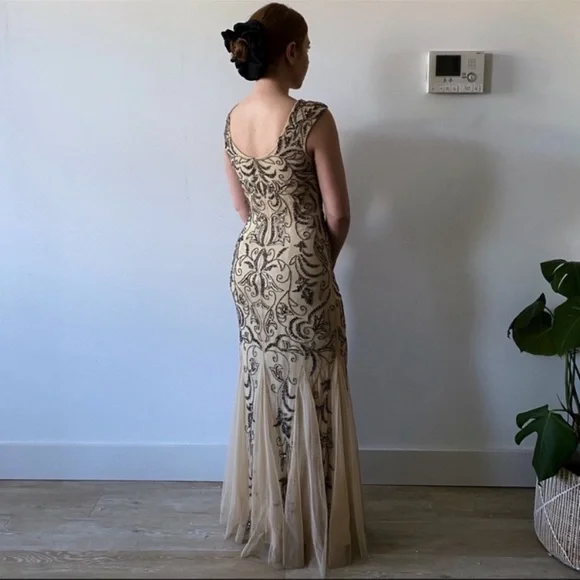 Adrianna Papell beaded sleeveless long gown - Picture 6 of 9